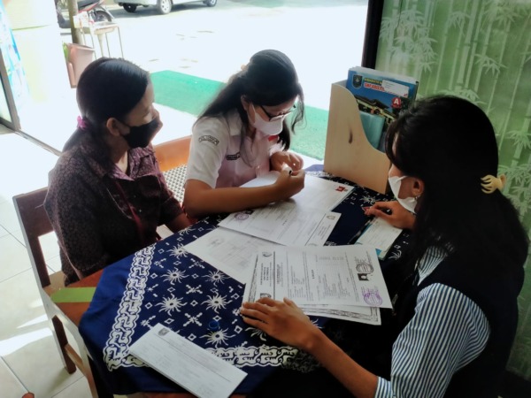Sejumlah sekolah swasta mendesak Dinas Pendidikan (Disdik) Kota Surakarta maupun sekolah-sekolah negeri untuk konsisten mematuhi Penerimaan Peserta Didik Baru (PPDB) dalam jaringan (daring). Sekolah negeri diminta untuk tidak membuka pendaftaran setelah u