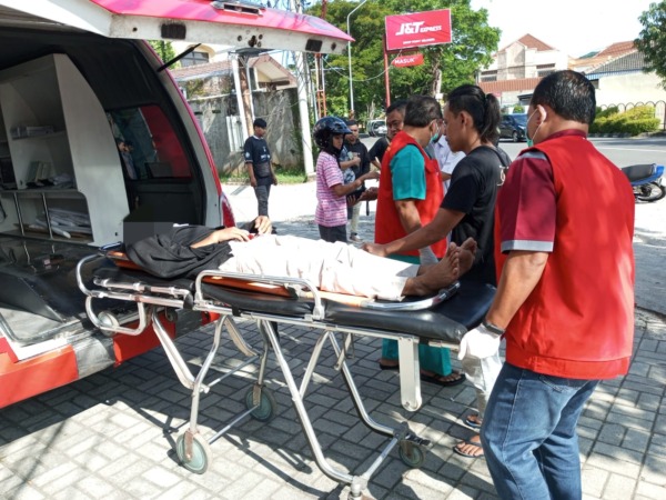 Tim Mawas 119 menjemput pasien sakit belum lama ini. (DOK. RSUD WONOGIRI).