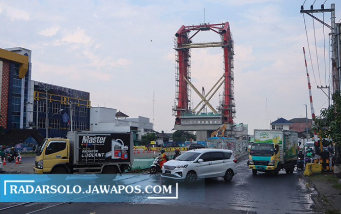 Kondisi di simpang lima Joglo. Di kawasan ini nantinya juga akan dibangun underpass Joglo. (M. IHSAN/RADAR SOLO)