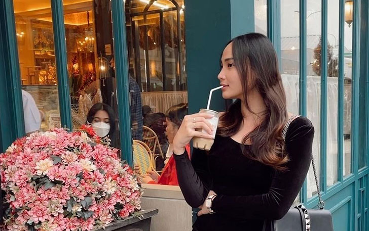Putri Indonesia Intelegenesia 2019 Lycie Joanna Jonsen, dituding sebagai calo usai menjual kembali banyak tiket Coldplay . (Instagram Lycie Joanna Jonsen)