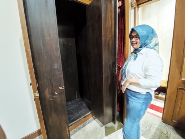 BERSEJARAH: Bungker di dalam lemari hias di Indraloka Royal Suite Room KSPH Solo. (SEPTINA FADIA/RADAR SOLO)