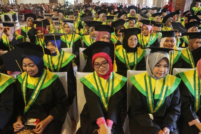 HARAPAN BANGSA: MTsN 1 Surakarta menggelar akhirussanah dan wisuda tahfidz siswa kelas IX tahun ajaran 2022/2023 di Gedung Graha Saba Buana, Kamis (15/6/2023). (M. IHSAN/RADAR SOLO)