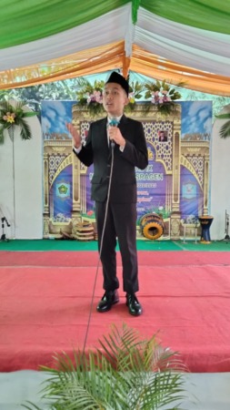 MEMBANGGAKAN: Agung Setyawan, juara 3 story telling tingkat Jateng dari MTsN 6 Sragen yang lulus tahun ini. (AHMAD KHAIRUDIN/RADAR SOLO)