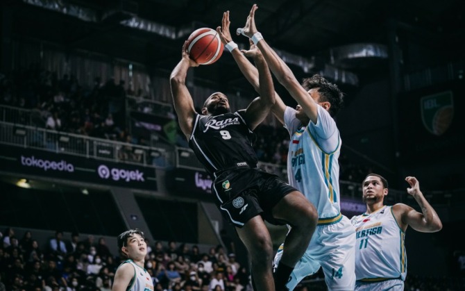 JUMP: Pertandingan RANS PIK Basketball di ajang IBL musim ini. (DOK. IBL)