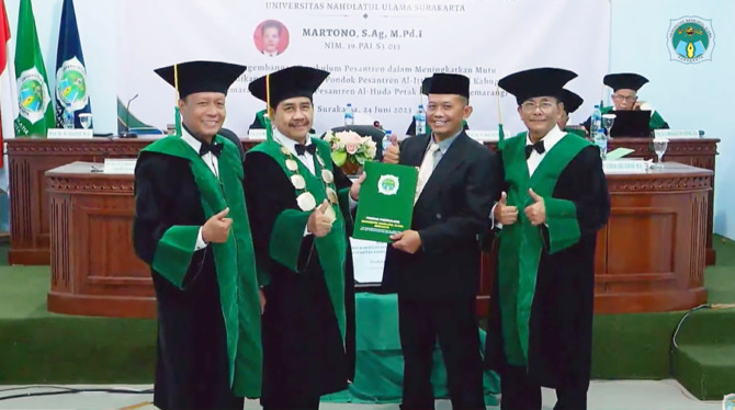 TERBAIK: Ujian terbuka promosi doktor ke-15 dan ke-16 UNU Surakarta dipimpin langsung Rektor UNU Surakarta Dr. H. A. Mufrod Teguh Mulyo di aula kampus setempat, Sabtu (24/6/2023). ((DOK.UNU SURAKARTA))