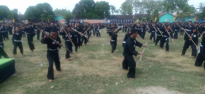 Tes pendadaran yang diikuti 3393 siswa sabuk putih PSHT Cabang Sragen. (AHMAD KHAIRUDIN/RADAR SOLO)