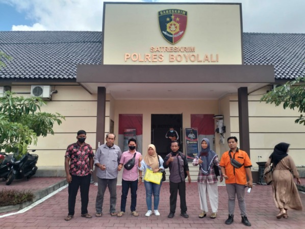 Warga Desa Kunti, Kecamatan Andong, Kabupaten Boyolali yang merasa dirugikan atas jual-beli tanah kas desa melapor ke Polres Boyolali, Oktober 2019. (DOK.DIMAS AKBAR)