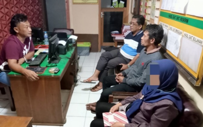 Pelaku perampasan kalung emas diamankan oleh polisi. (ISTIMEWA)