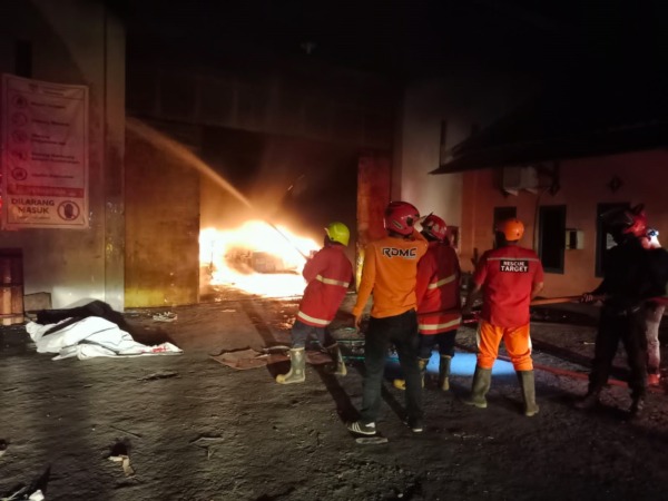 MULAI MARAK: Memasuki kemarau, masyarakat diimbau waspada ancaman kebakaran. Terutama hindari membakar sampah sembarangan. (IWAN KAWUL/RADAR SOLO)