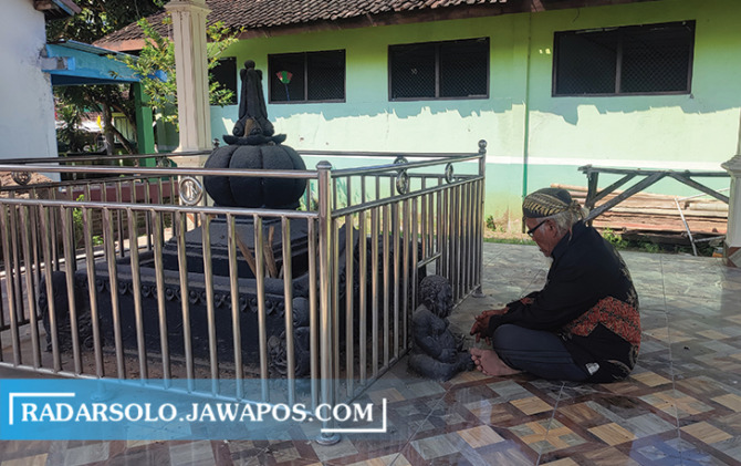 DIKERAMATKAN: Petilasan Sentono di Dusun Gilis, Desa Katelan, Kecamatan Tangen, Kabupaten Sragen. (AHMAD KHAIRUDIN/RADAR SOLO)