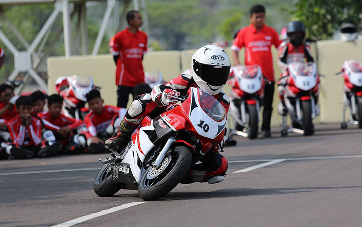Pembalap-pembalap belia Tanah Air ikuti Astra Honda Racing School (AHRS).