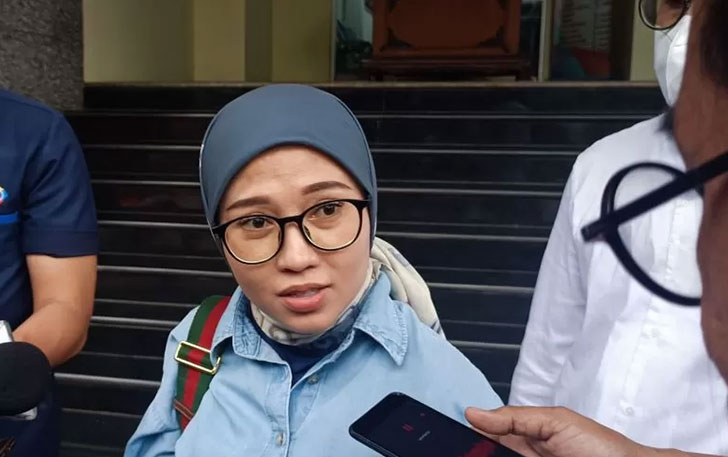 Kuasa hukum David Ozora, Mellisa Anggraini saat diwawancarai di Polda Metro Jaya, Selasa (28/3/2023) (ANTARA/Ilham Kausar)