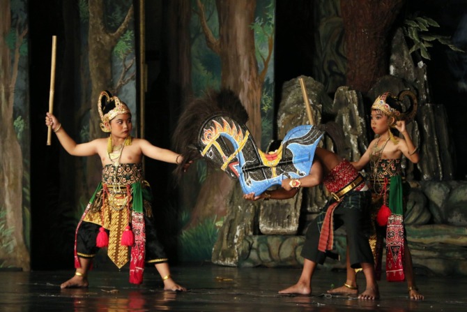 TES MENTAL: Pementasan Festival Wayang Bocah Solo di Gedung Wayang Orang Sriwedari, kemarin (5/7/2023). (ARIEF BUDIMAN/RADAR SOLO)