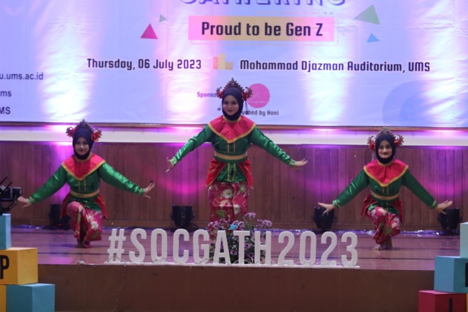 LBIPU UMS menyelenggarakan pertunjukan bakat para tutor English Tutorial Program (ETP) dalam kegiatan Social Gathering 2023 (Socgath2023) yang digelar di Gedung Auditorium Mohammad Djazman, Kamis (6/7/2023) malam.