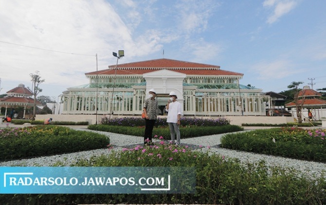 Wali Kota Surakarta Gibran Rakabuming Raka bersama Gusti Bhre selaku Mangkunegara X. Dua pemuda asal Solo yang menjadi tokoh di Kota Bengawan. (DOK. RADAR SOLO)