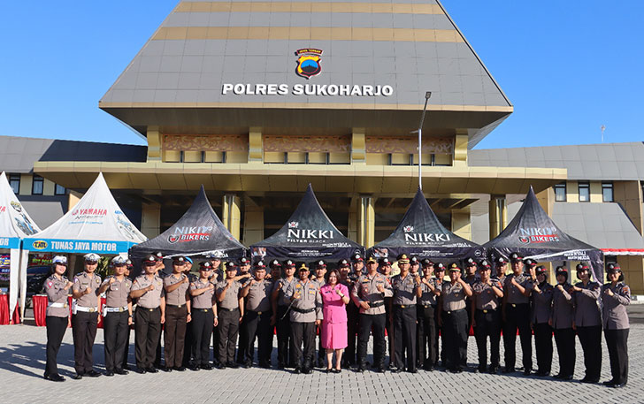 Momen upacara kenaikan pangkat yang digelar Polres Sukoharjo, kemarin. (IWAN KAWUL/RADAR SOLO)
