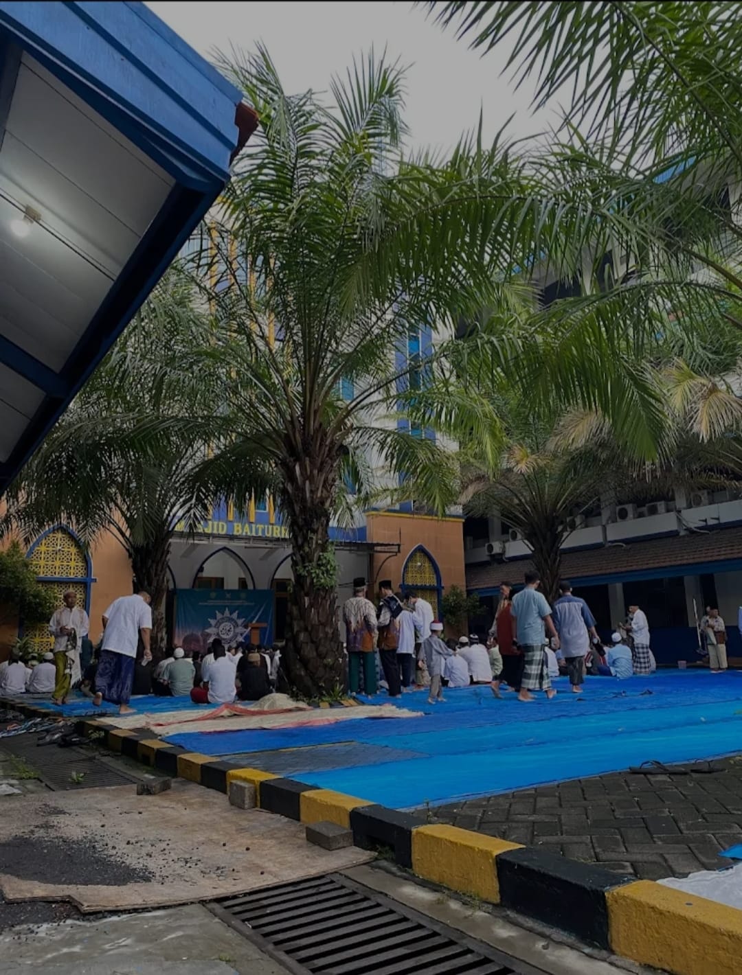HARI RAYA: Suasana salat Idul Fitri 2023 di Masjid Baiturrahman di kompleks perguruan Muhammadiyah Sidoarjo. (IST)