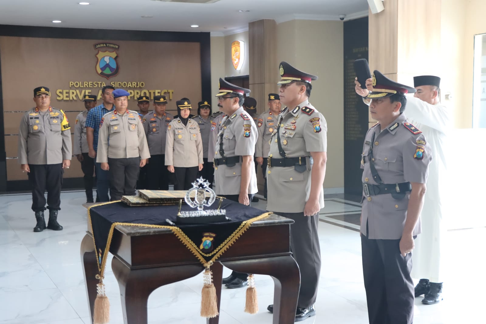 TUGAS NEGARA: Suasana sertijab Kapolsek Porong dan Gedangan. (Ist)