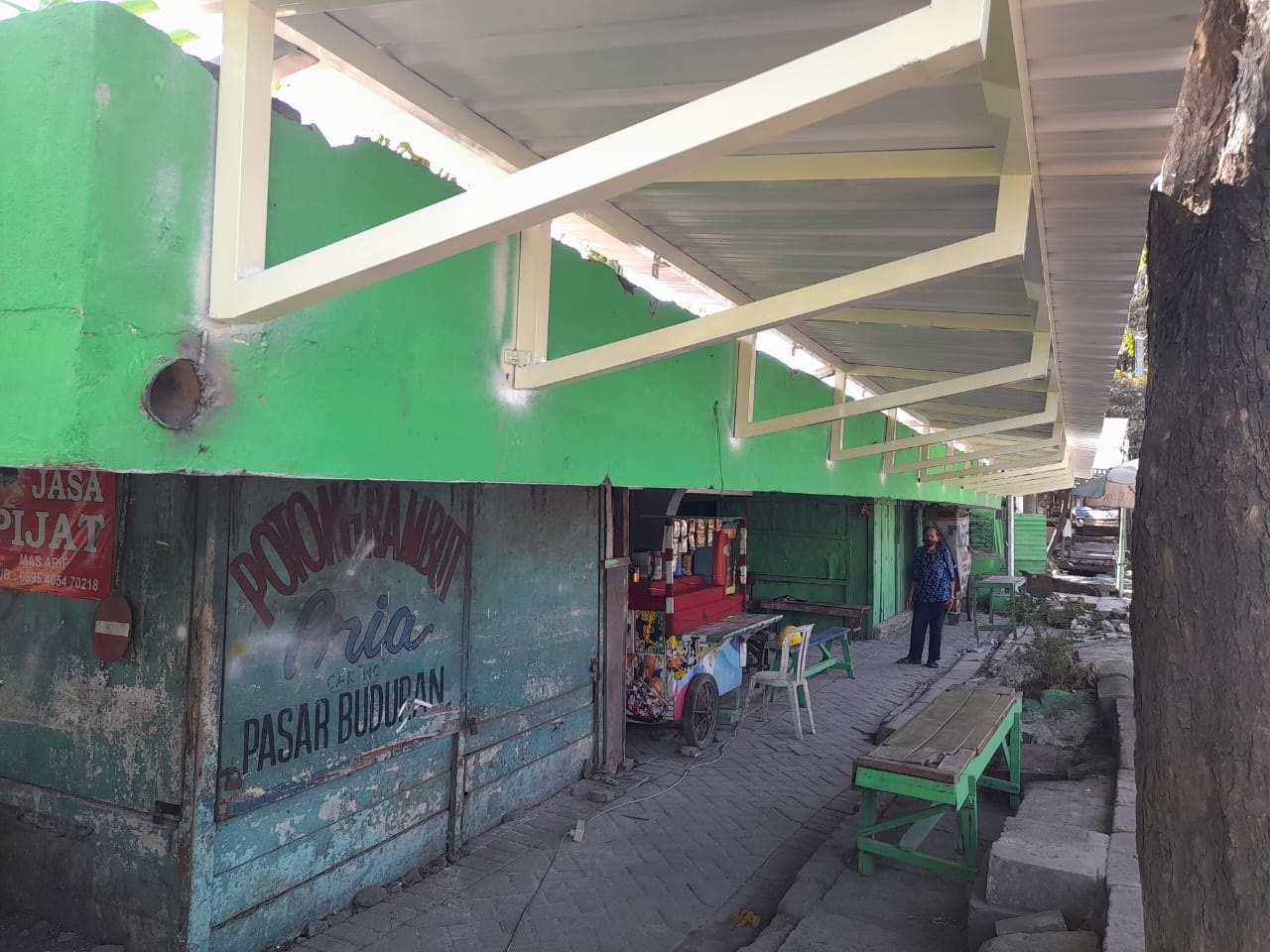 DIPERBAIKI: Kondisi Pasar Buduran yang sudah dipasang kanopi. (M SAIFUL ROHMAN/RADAR SIDOARJO)
