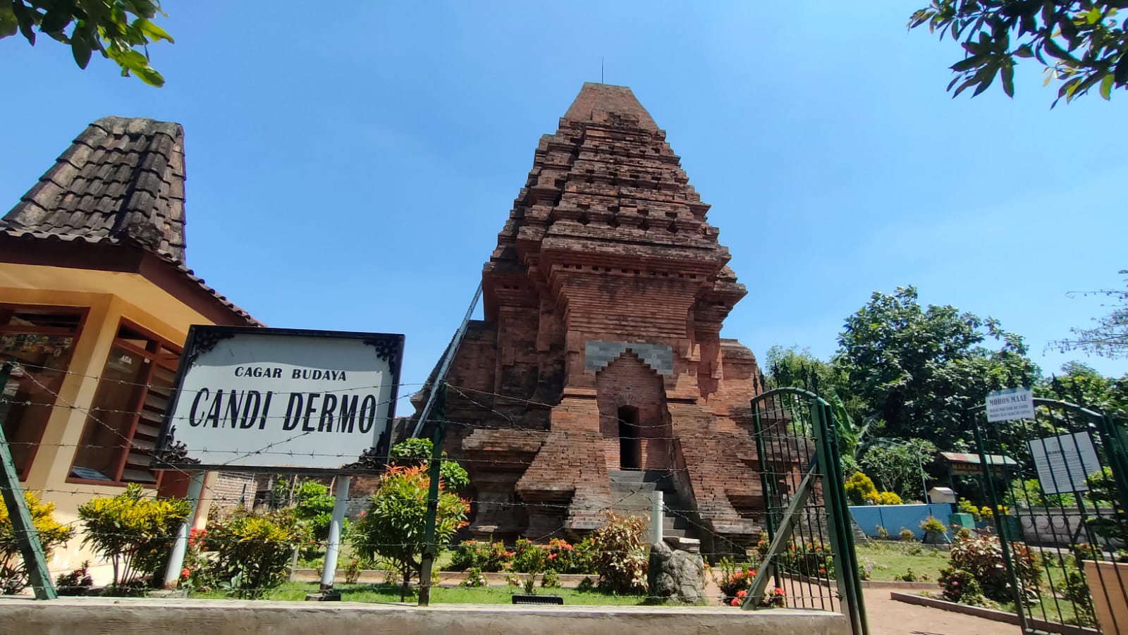 JADI JUJUKAN: Candi Dermo berlokasi di Desa Candinegoro, Kecamatan Wonoayu terlihat megah. (M SAIFUL ROHMAN/RADAR SIDOARJO)