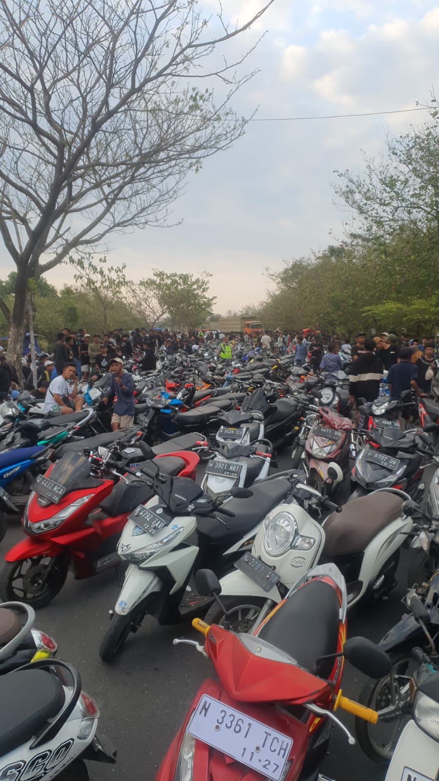 MERESAHKAN: Sebanyak 117 motor terjaring razia balap liar di Tol HK Jabon. (IST)