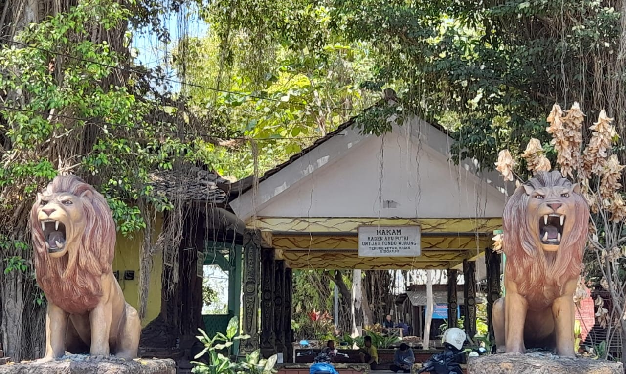 KERAMAT: Tempat pesarean Raden Ayu Putri Ontjat Tondo Wurung di Krian. (M SAIFUL ROHMAN/RADAR SIDOARJO)