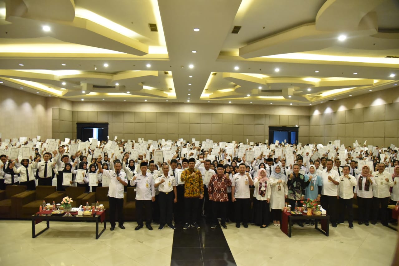 SAH: Penyerahan SK PPPK yang lolos pada seleksi 2022.