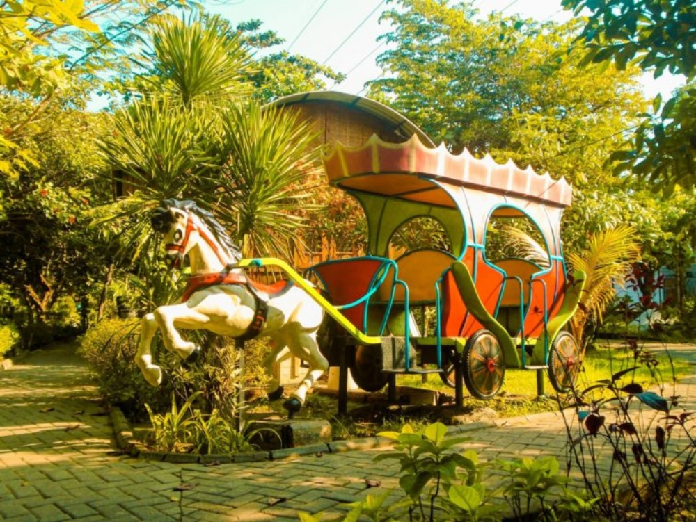 Patung kereta kuda. (travellingyuk.com)
