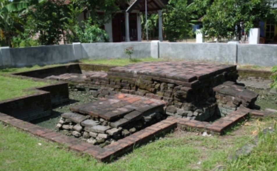 Candi Medalem (sumber: kompasiana.com)