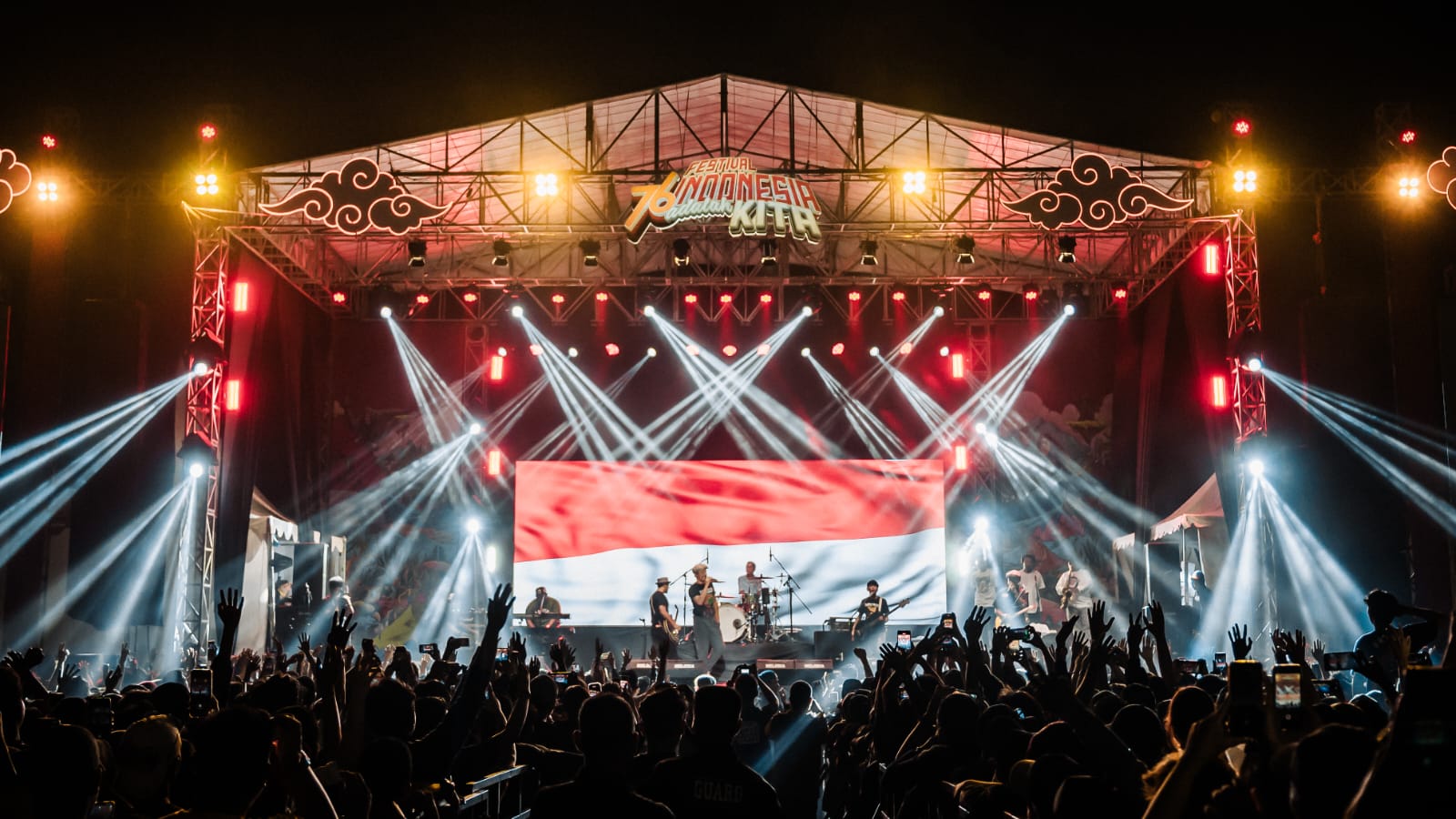 LANCAR: Festival 76 Indonesia Adalah Kita (IAK) di Sidoarjo berlangsung meriah, Sabtu (28/10/2023).