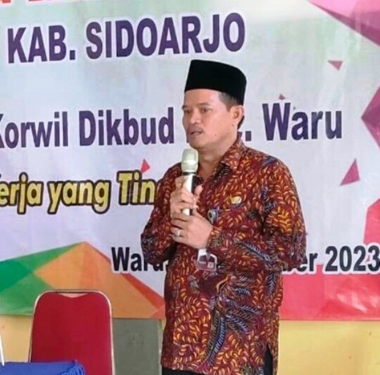 Kepala SMPN 3 Waru, Mas Husein