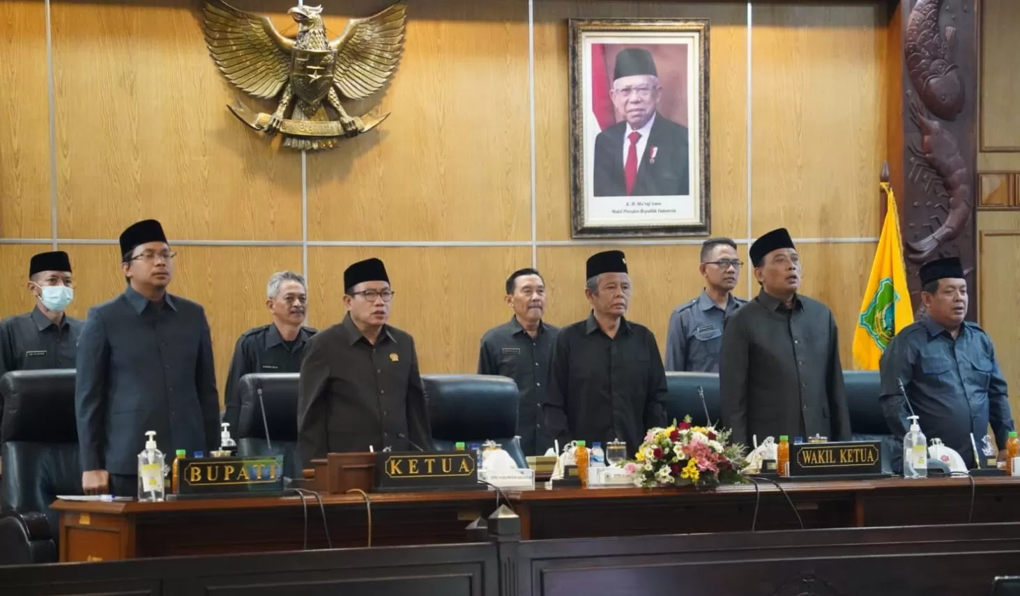 SINERGI: Suasana rapat paripurna saat membahas APBD 2023. (IST)