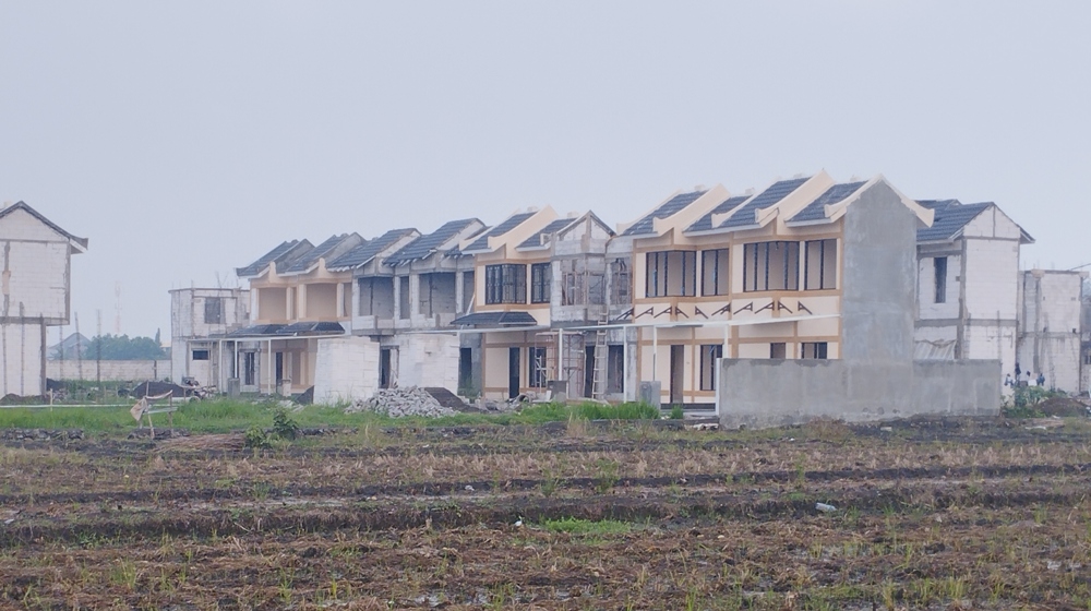 BERTUMBUH: Pembangunan perumahan di Desa Sidodadi, Kecamatan Candi. (ANNISA FIRDAUSI/RADAR SIDOARJO)