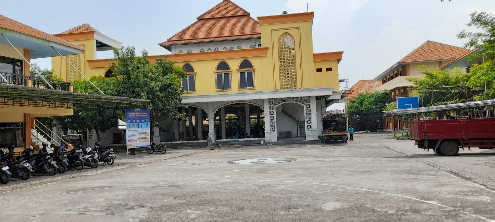 BAKAL RAMAI: Lokasi yang akan digunakan dalam pengajian akbar dan silaturahim Pondok Pesantren Al Fattah Sidoarjo. (IST)