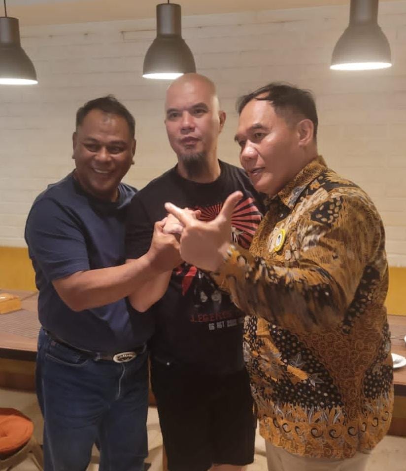 KOMPAK: Dari kiri caleg DPR RI Rahmat Muhajirin, Ahmad Dani dan Bambang Haryo Soekartono.