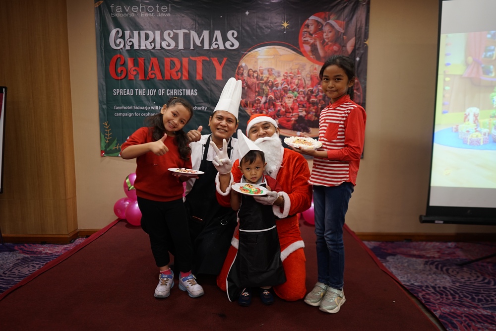 MENGASYIKKAN: Cooking class menghias kue jahe bersama anak-anak Panti Asuhan Nasrani DORKAS