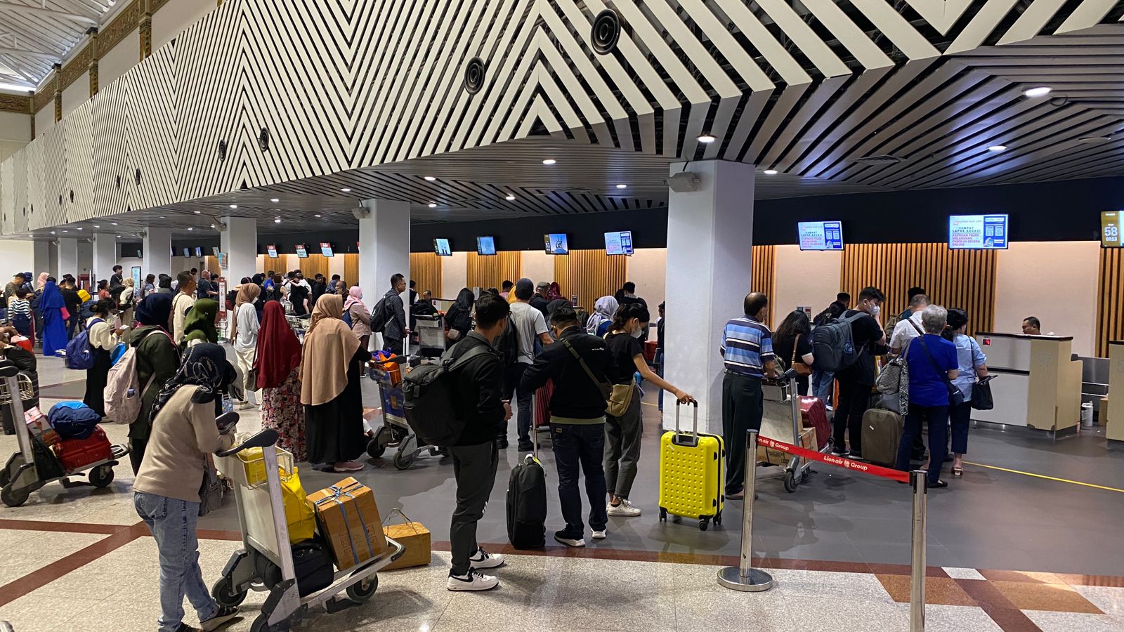 RAMAI : Lonjakan penumpang di Bandara Internasional Juanda selama libur Nataru. (IST)