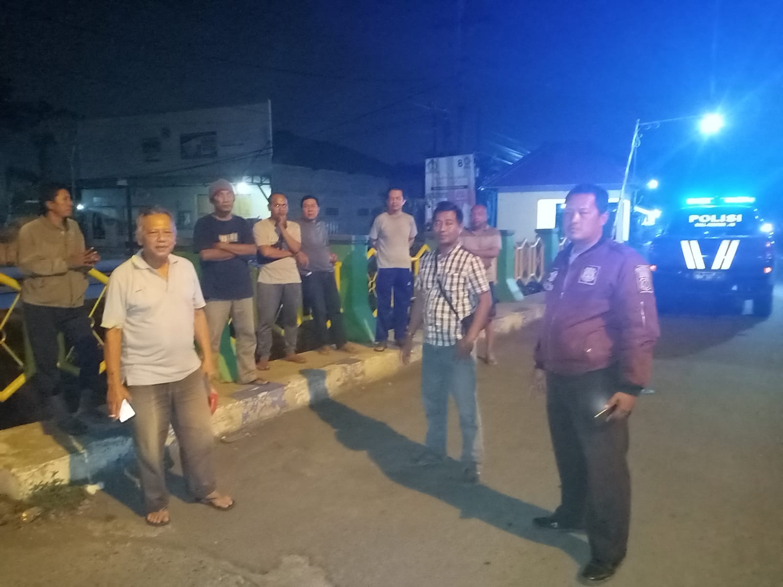 TEGAS : Polsek Sukodono berpatroli membubarkan kelompok pemuda yang terlibat saling serang.