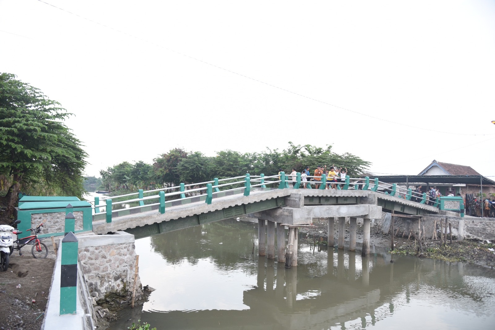 KOKOH: Kondisi Jembatan Shirotol Mustaqim selesai dibangun dan sudah bisa dilewati. (IST)  &nbsp;