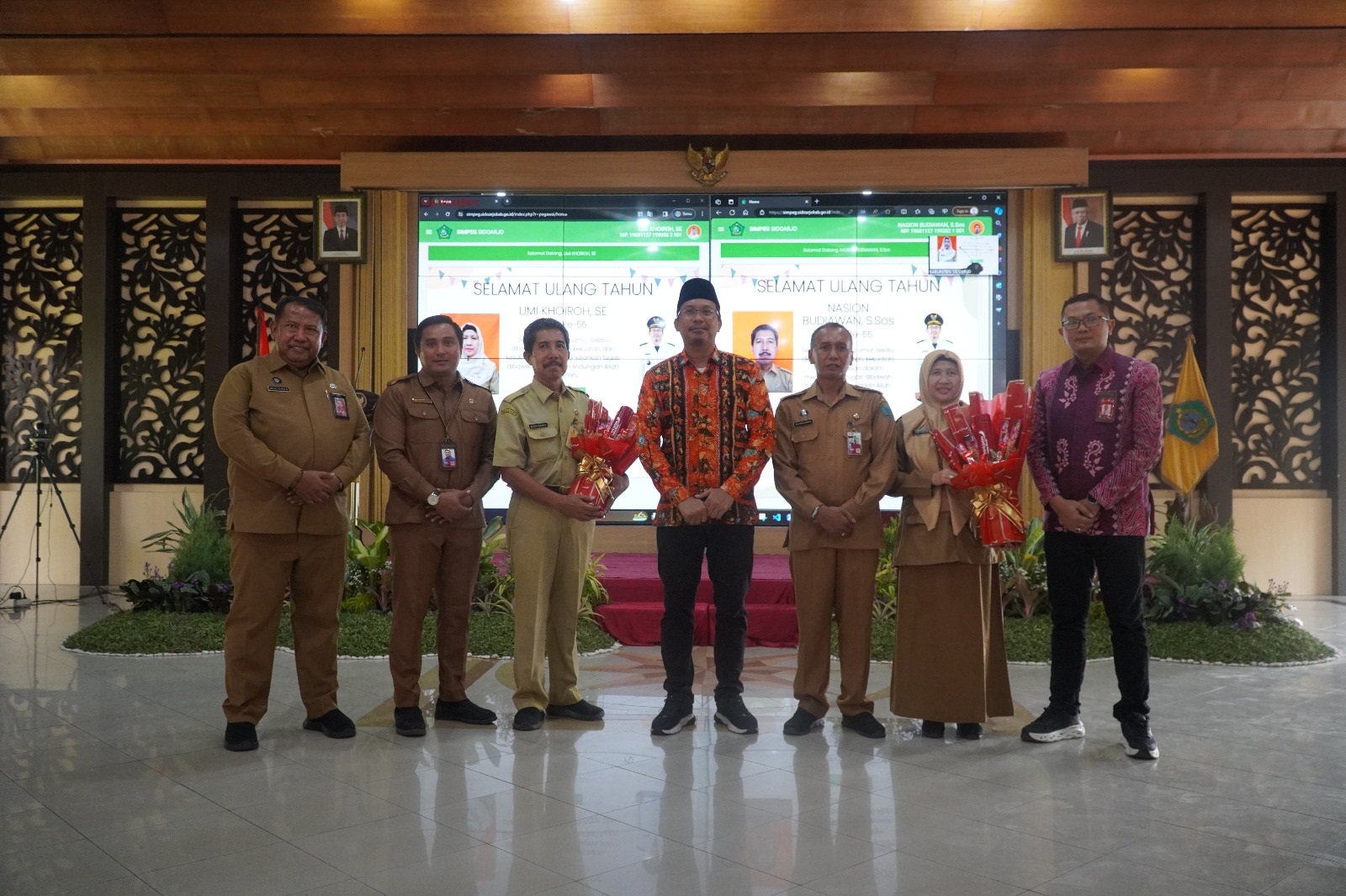 KOLABORASI: Branch Manger Bank Jatim Cabang Sidoarjo, Deddy Aji Wijaya (kanan) bersama Bupati Sidoarjo Ahmad Muhdlor.