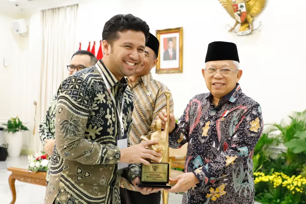 SMART: Wagub Jatim Dr. H. Emil Elestianto Dardak, B.Bus., M.Sc bersama Wakil Presiden RI.