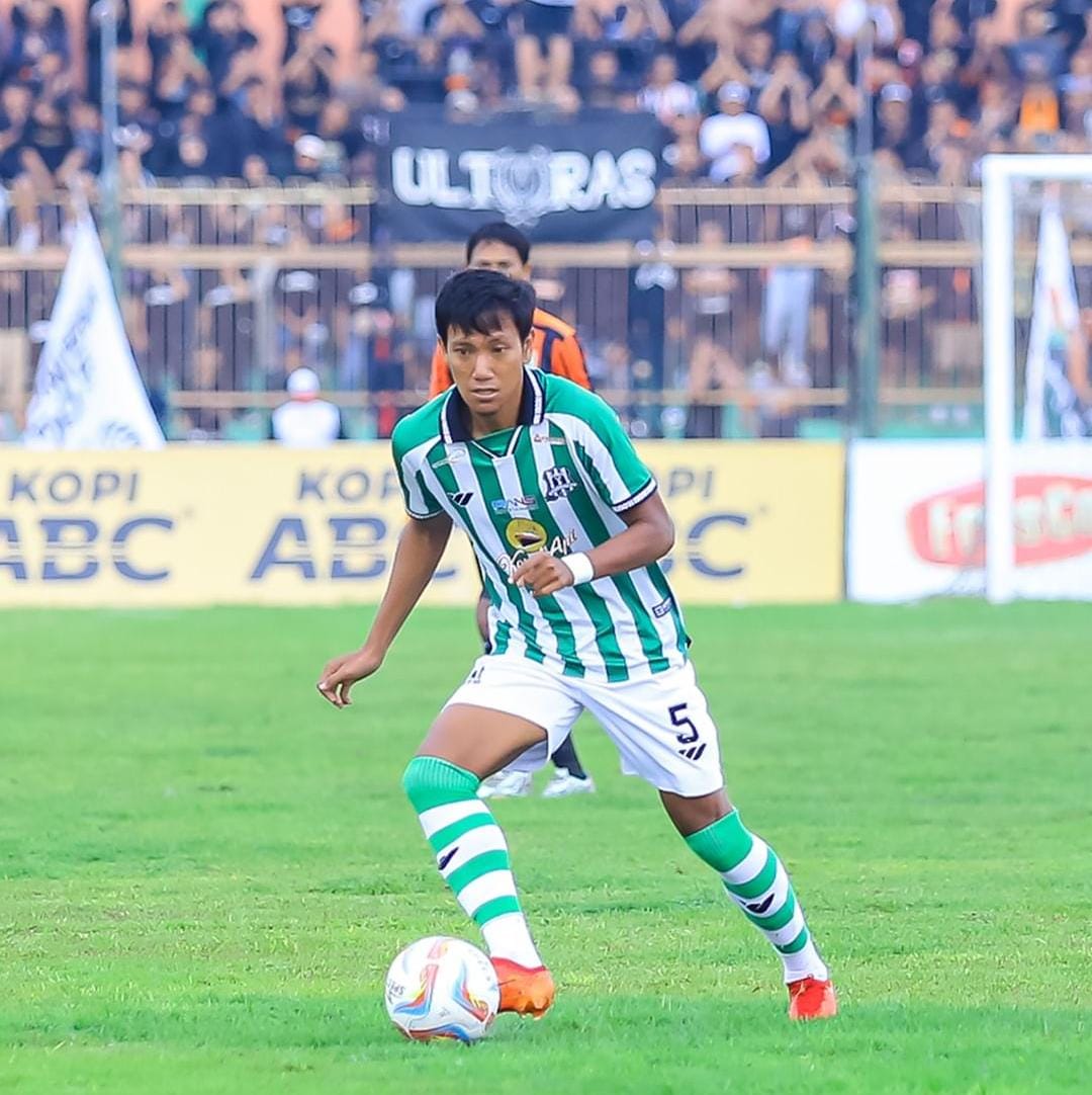 NGEYEL: Pemain Deltras Sidoarjo Syaiful Indra Cahya. (IST)