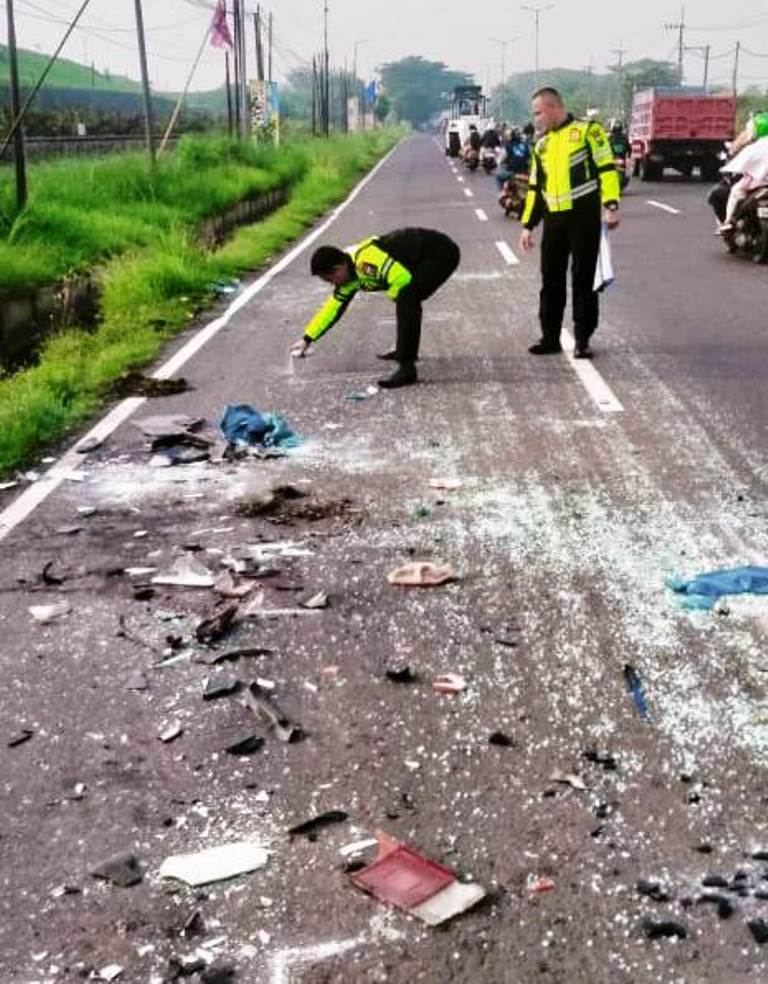 TRAGIS : Lokasi kejadian kecelakaan di Jalan Raya Porong. (IST)