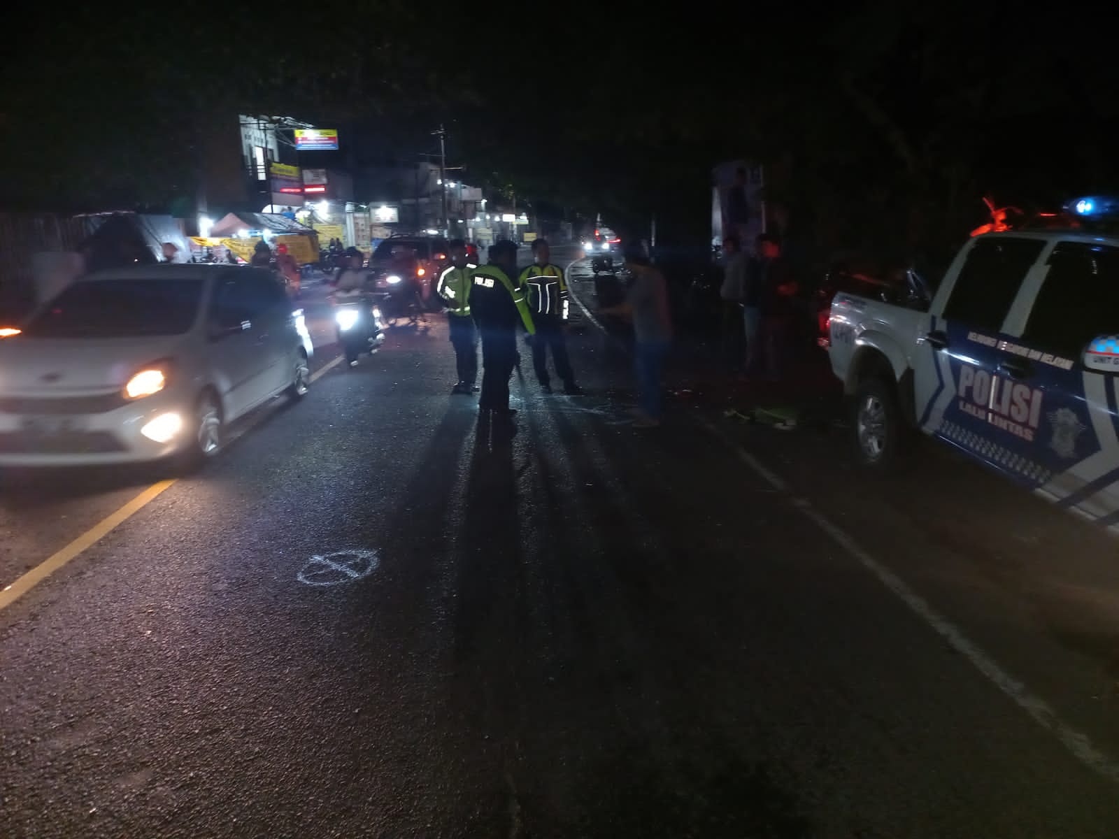 NAHAS : Polisi sedang olah TKP di Waru. (IST)