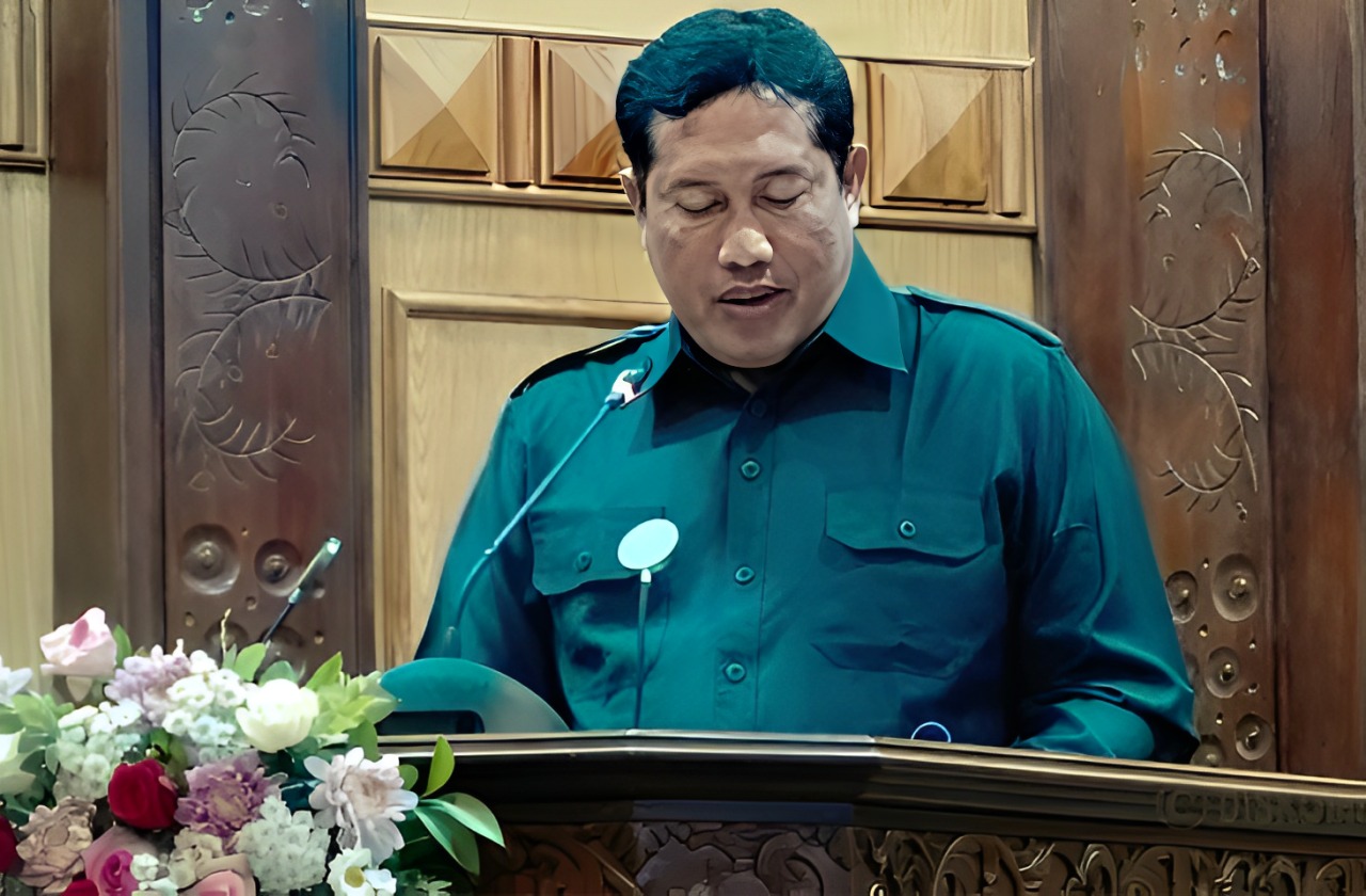 PAPARAN: Juru bicara fraksi PAN Bangun Winarso saat menyampaikan pandangan umum dari fraksi-fraksi. (IST)