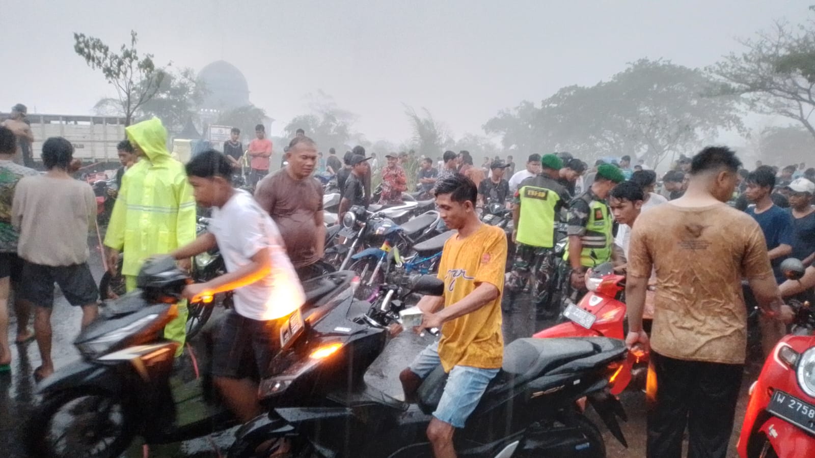 MERESAHKAN: Sebanyak 108 motor terjaring razia balap liar di Tol HK Jabon. (IST)