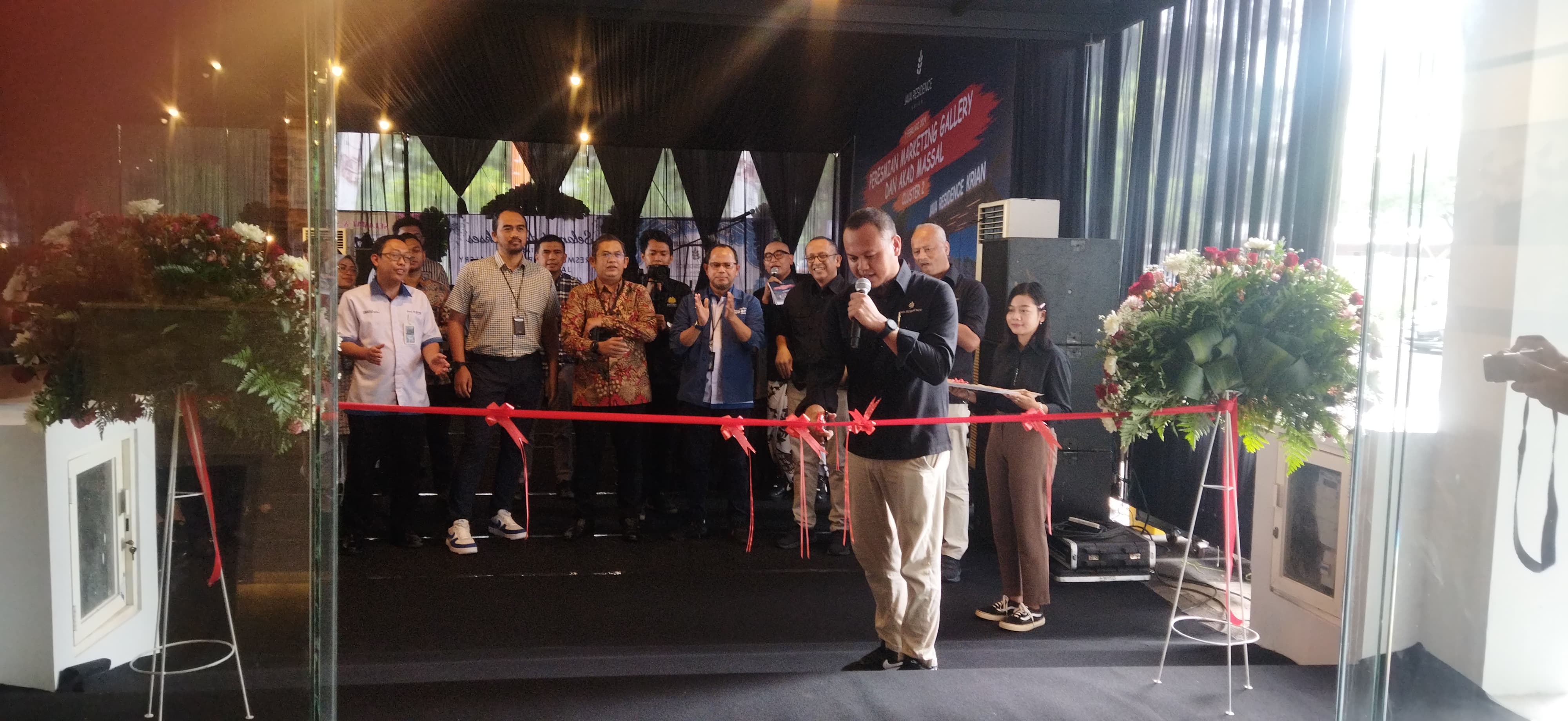 BERKEMBANG: Direktur Java Residence Rachmat Suhendra saat melaunching kantor Marketing Gallery Java Residence Krian.  &nbsp;