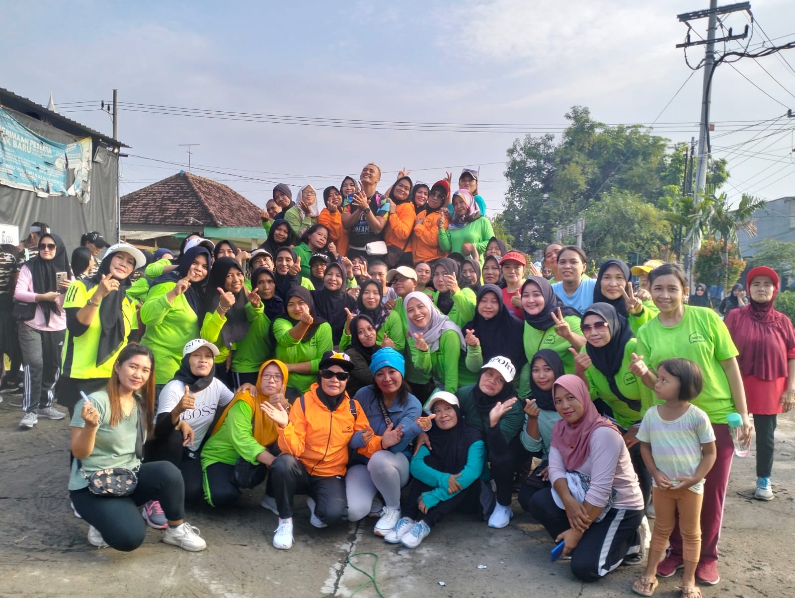 BUGAR: Bersama komunitas senam se-Sidoarjo di Pujasera Wak Kajie Sumorame.