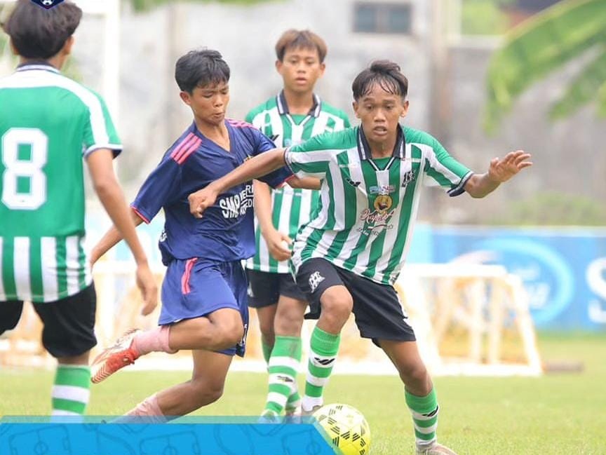 BIBIT UNGGUL: Akademi Deltras Sidoarjo U-16 saat lawan Football Class Kediri U-16. (IST)
