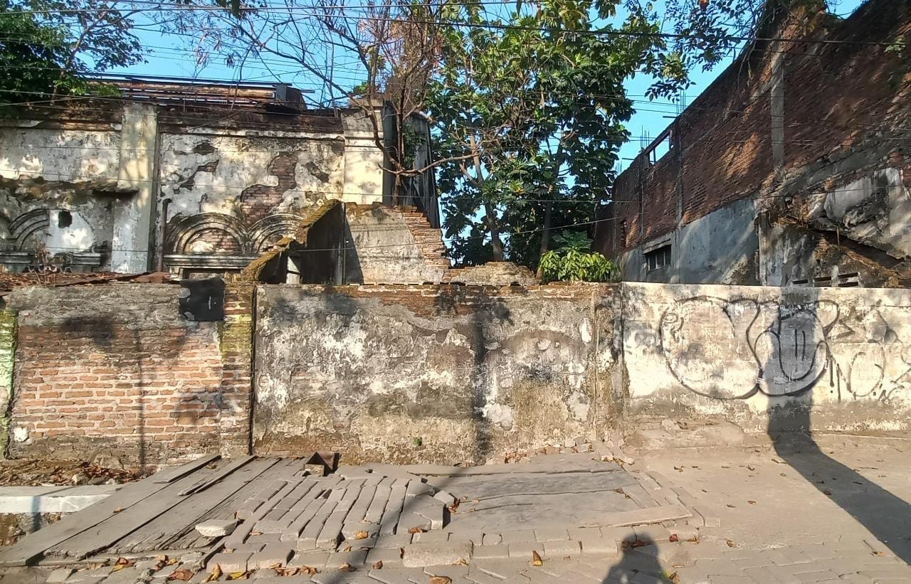 HANYA KENANGAN : Bangunan pabrik es zaman Belanda masih berdiri kokoh. (DIKY PUTRA SANSIRI/RADAR SIDOARJO)